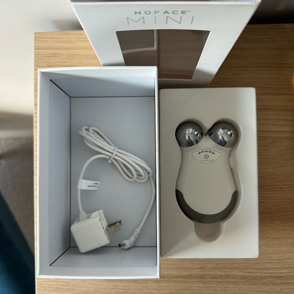 NuFACE Mini Facial Toning Device - Picture 2 of 7